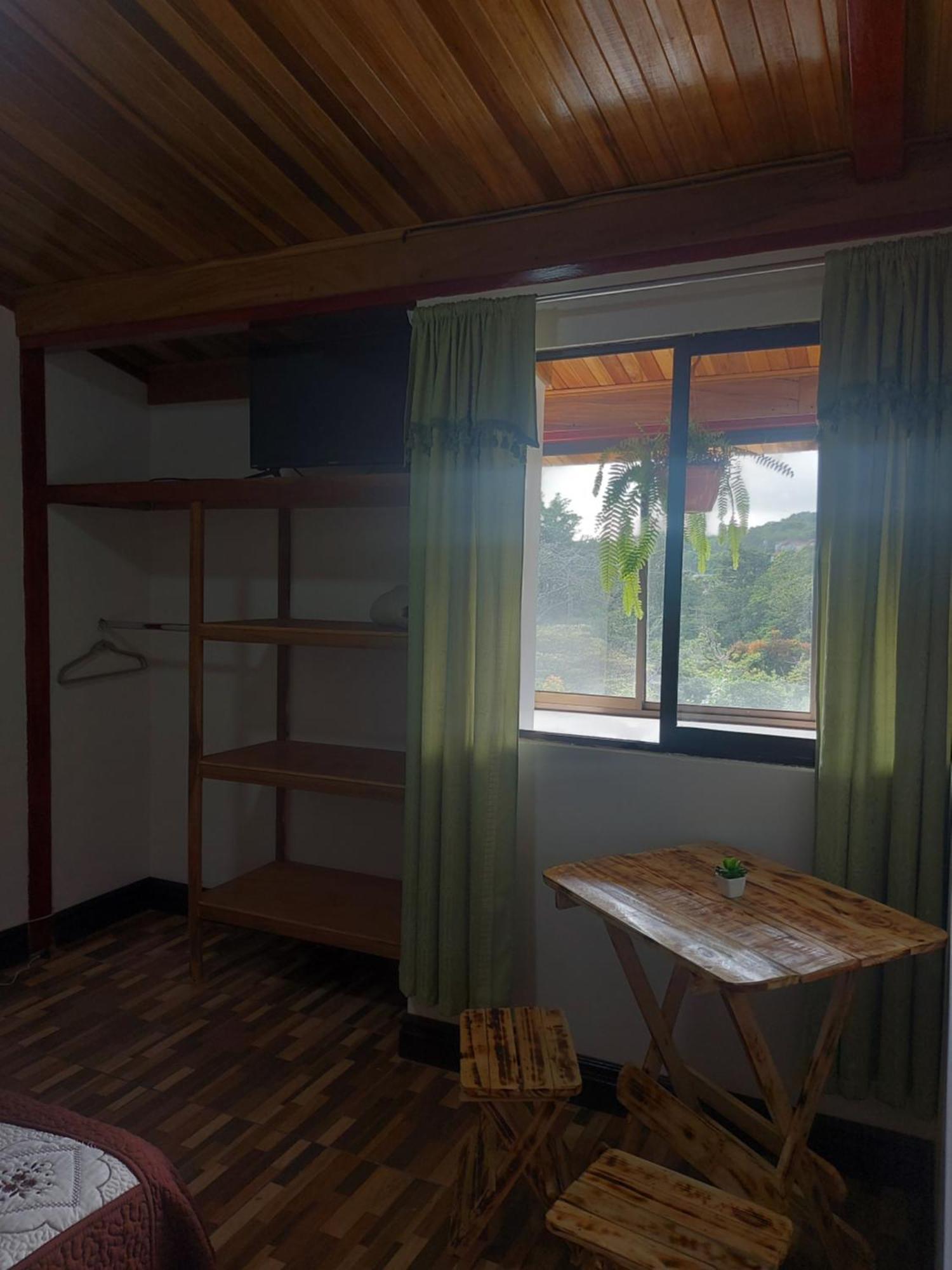 Alisson Hotel Y Restaurant モンテベルデ エクステリア 写真
